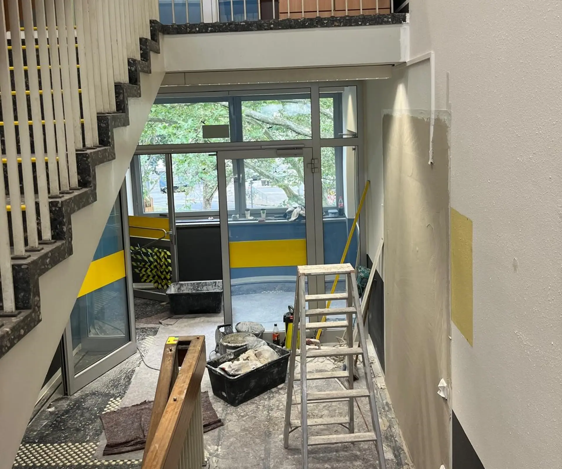 Das Bild zeigt das Treppenhaus der LVR-Severin-Schule im Umbau