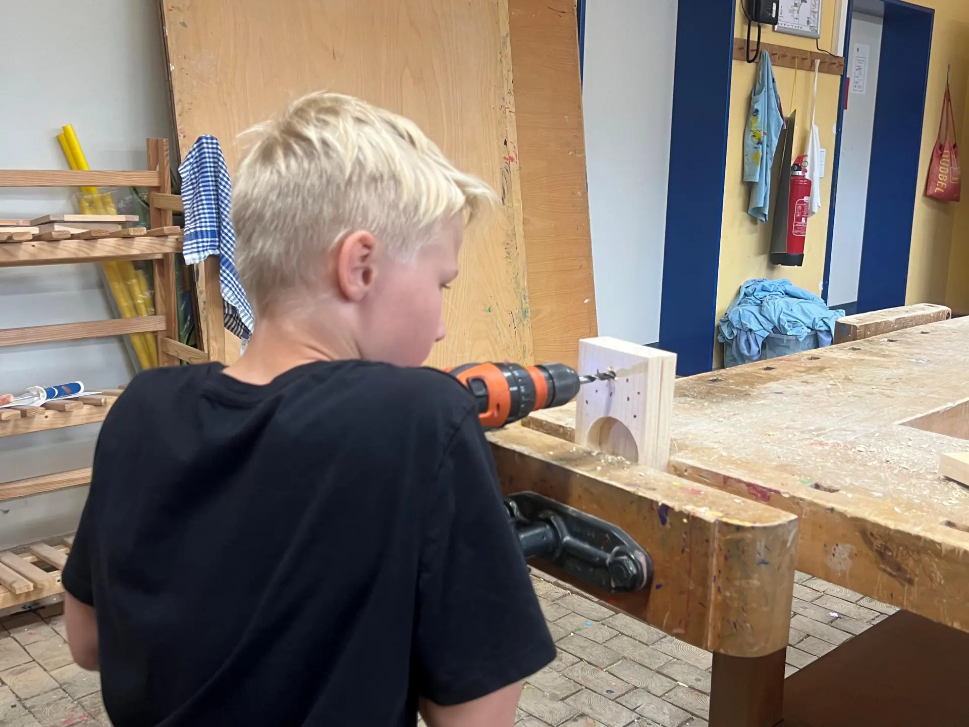 Schüler arbeitet am Werkstück